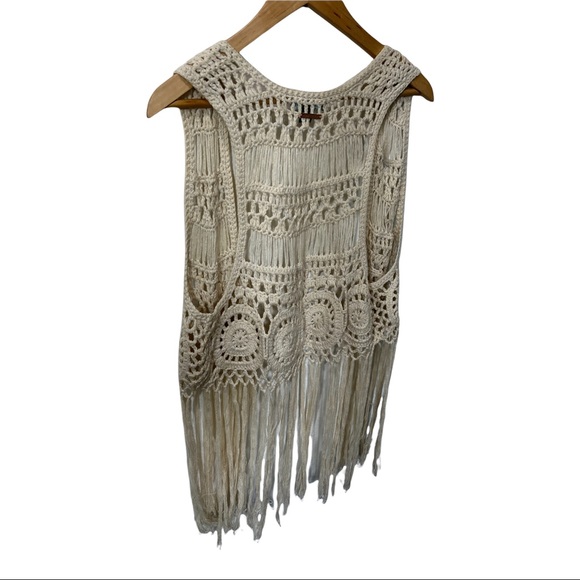KENDALL AND KYLIE IVORY CROCHET BOHO FRINGED SLEEVELESS VEST - Picture 11 of 12